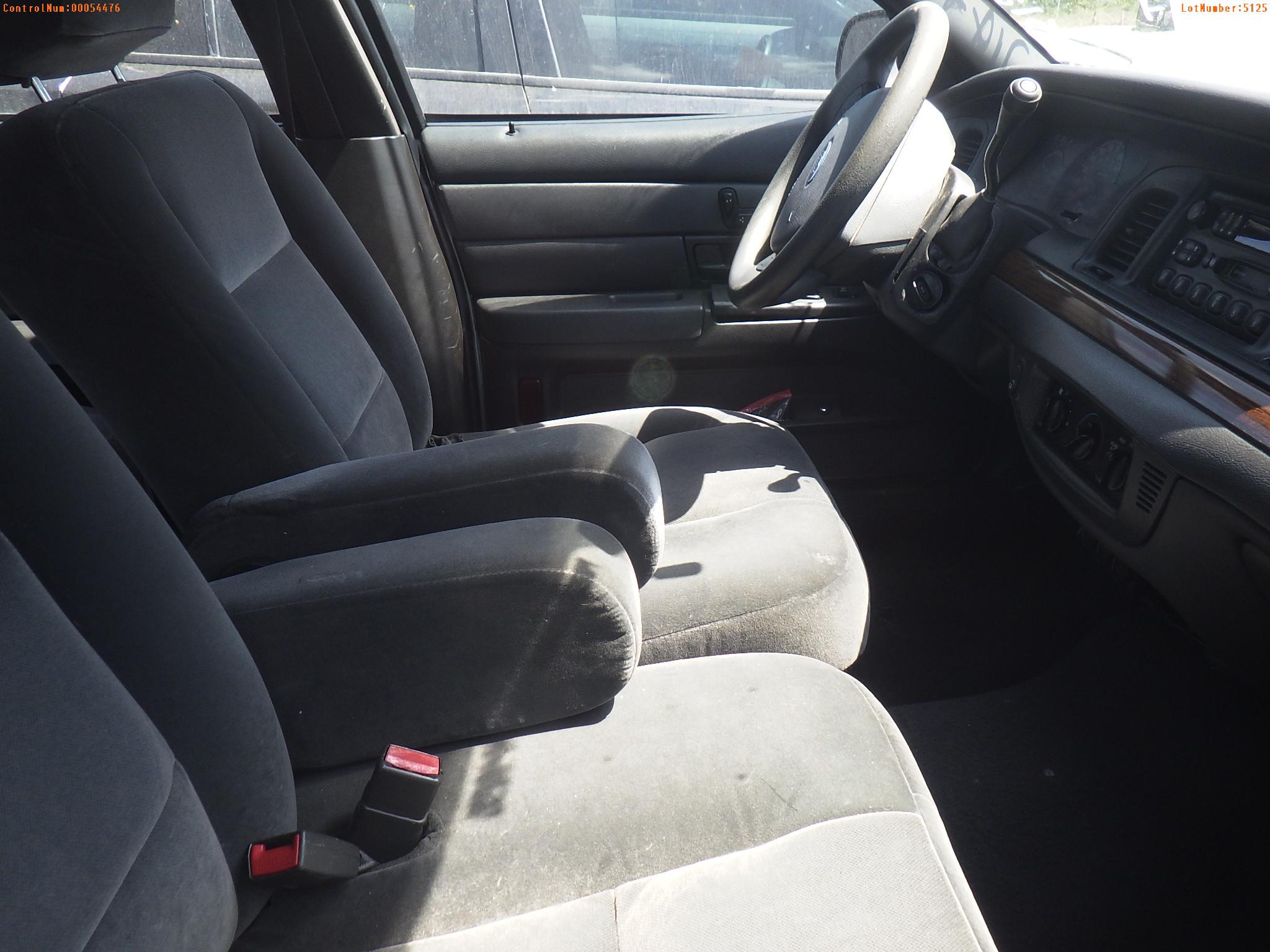 4-05125 (Cars-Sedan 4D)  Seller: Gov-Pinellas County Sheriffs Ofc 2005 FORD CROW