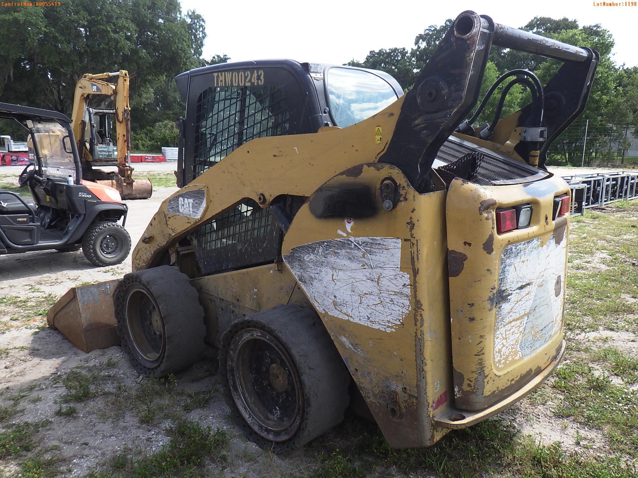 5-01198 (Equip.-Loader skid steer)  Seller: Gov-City Of Clearwater CAT 262 C2 SO