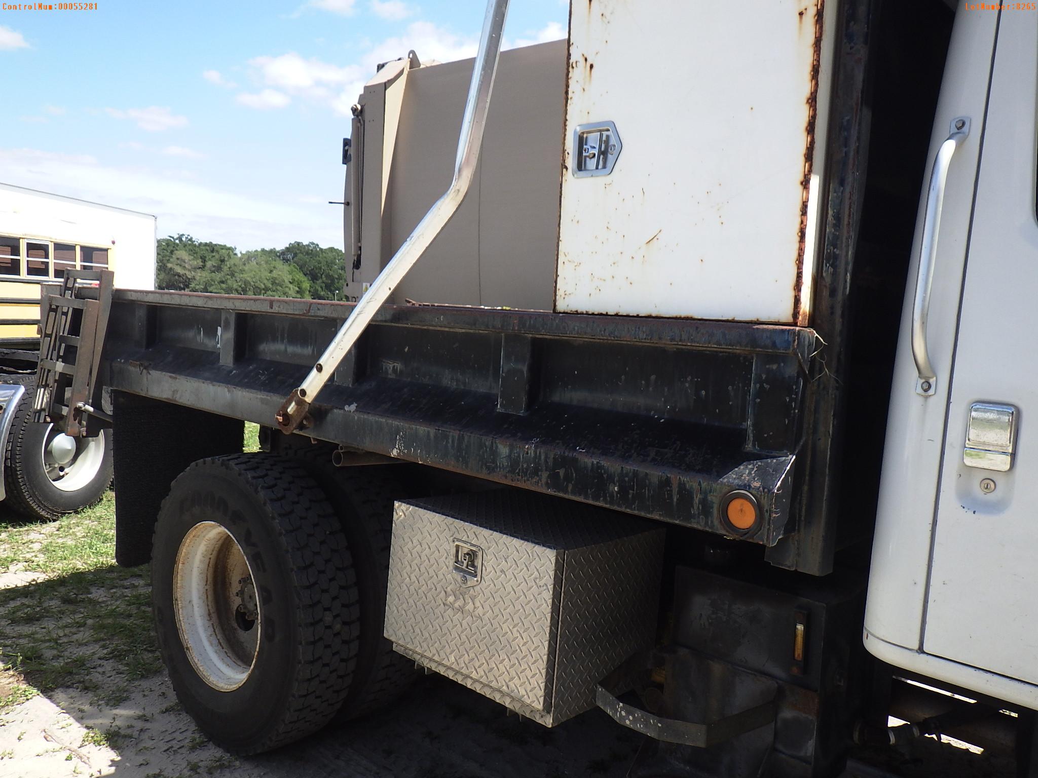5-08265 (Trucks-Dump)  Seller: Gov-City Of Clearwater 2001 INTL 4700