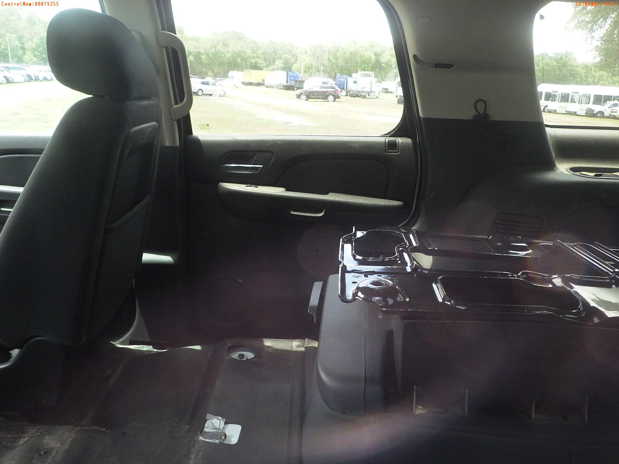 7-06227 (Cars-SUV 4D)  Seller: Gov-Pinellas County Sheriffs Ofc 2012 CHEV TAHOE