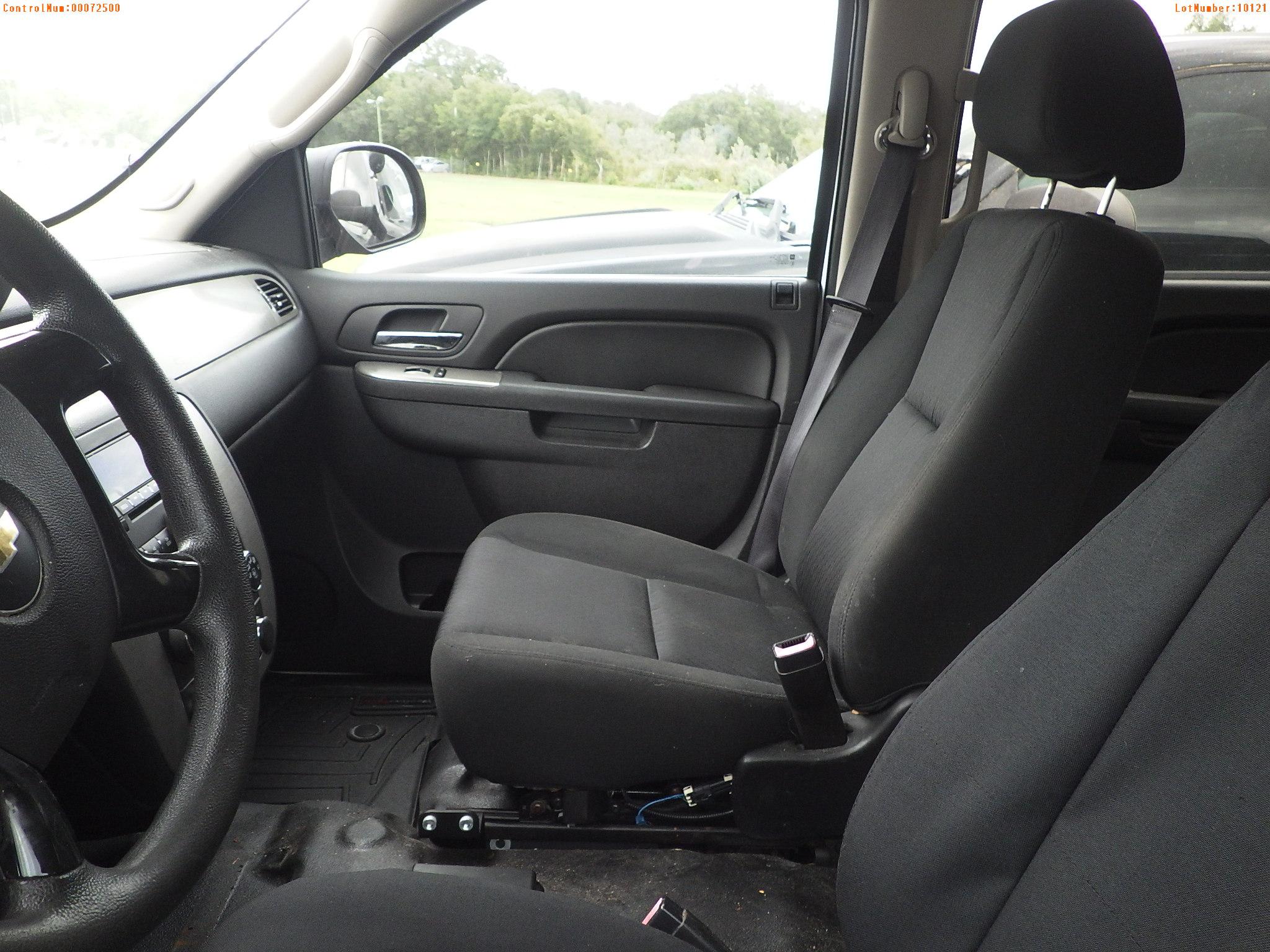 7-10121 (Cars-SUV 4D)  Seller: Gov-Pinellas County Sheriffs Ofc 2013 CHEV TAHOE