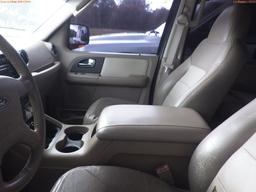 8-06152 (Cars-SUV 4D)  Seller: Florida State F.D.L.E. 2005 FORD EXPEDITIO