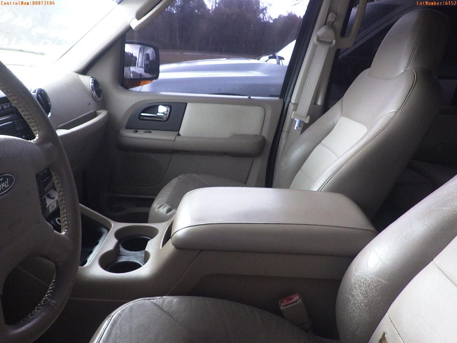8-06152 (Cars-SUV 4D)  Seller: Florida State F.D.L.E. 2005 FORD EXPEDITIO
