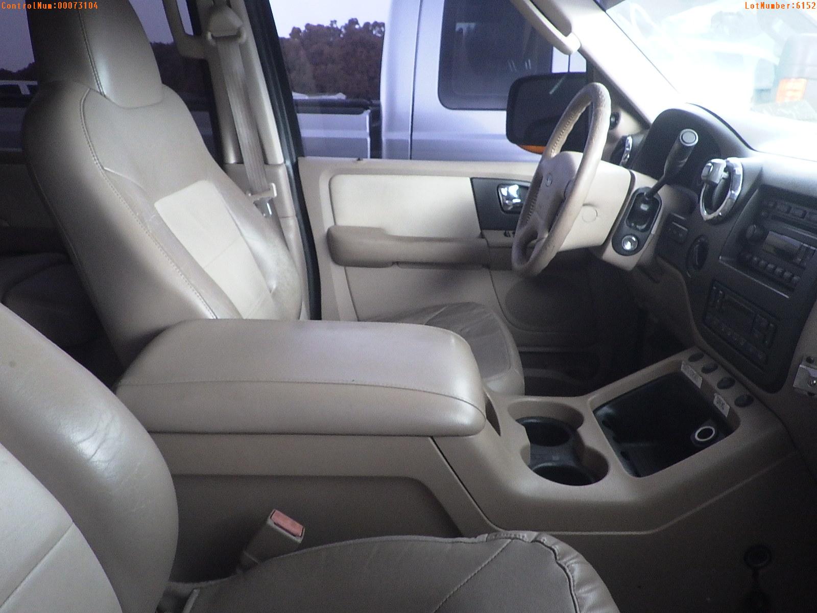 8-06152 (Cars-SUV 4D)  Seller: Florida State F.D.L.E. 2005 FORD EXPEDITIO
