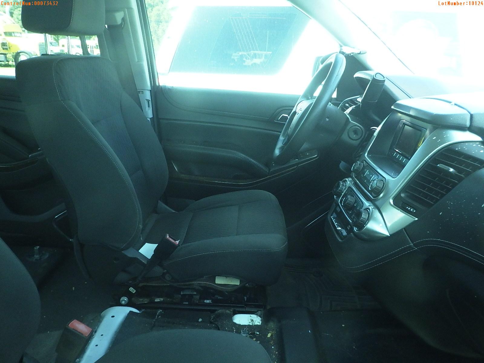 8-10124 (Cars-SUV 4D)  Seller: Gov-Pinellas County Sheriffs Ofc 2015 CHEV TAHOE