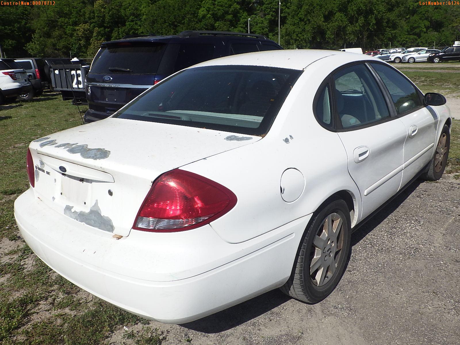 4-06124 (Cars-Sedan 4D)  Seller: Florida State D.J.J. 2005 FORD TAURUS