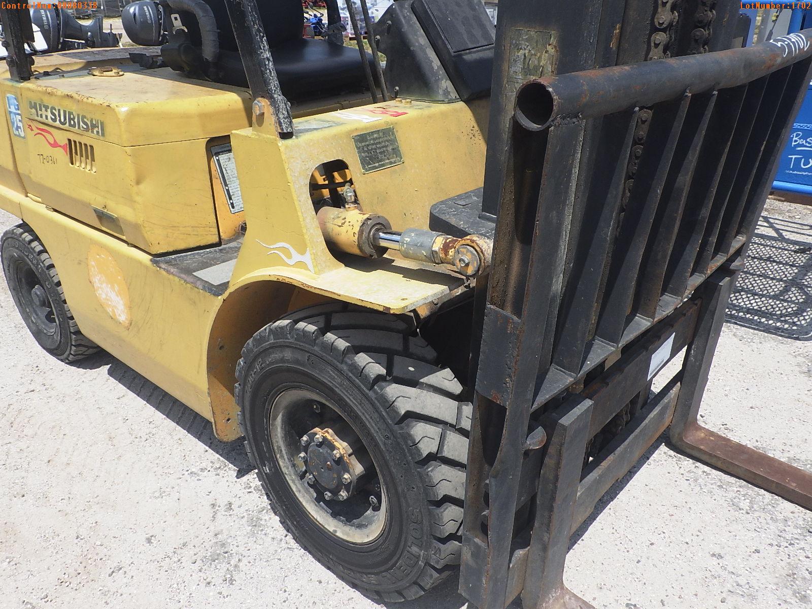 5-01702 (Equip.-Fork lift)  Seller:Private/Dealer MITSUBISHI FG-25 5000LB FORK L