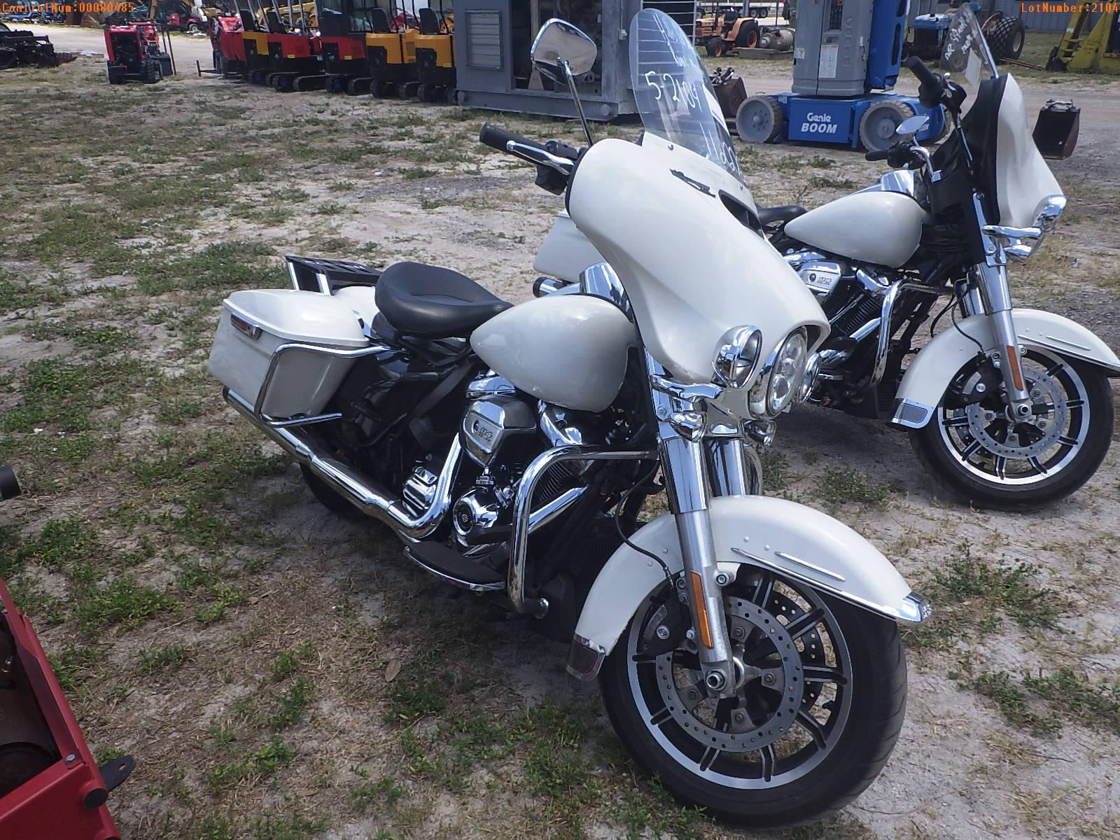 5-02104 (Cars-Motorcycle)  Seller: Gov-Hillsborough County Sheriffs 2021 HD FLHT