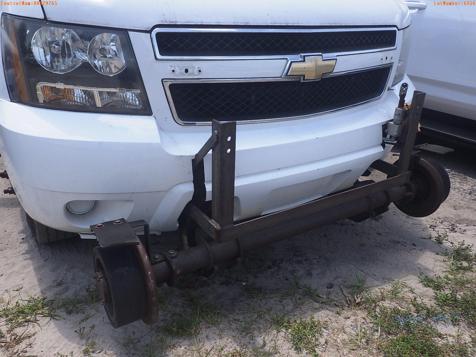 5-06154 (Cars-SUV 4D)  Seller: Florida State D.O.T. 2011 CHEV SUBURBAN