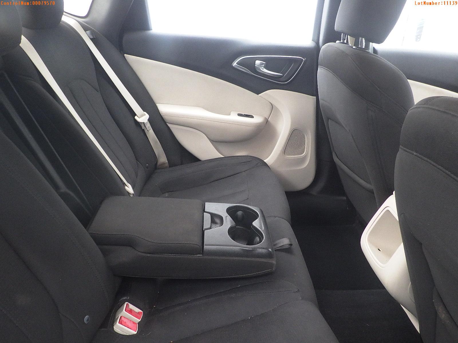 5-07132 (Cars-Sedan 4D)  Seller:Private/Dealer 2015 CHRY 200