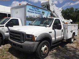 5-08210 (Trucks-Aerial lift)  Seller: Gov-Hillsborough Aviation Authorit 2005 FO