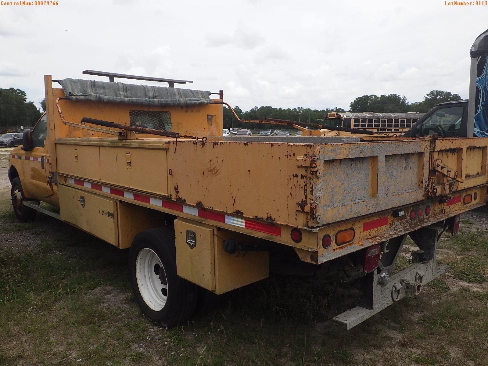 5-09113 (Trucks-Dump)  Seller: Florida State D.O.T. 2004 FORD F550