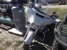 6-02172 (Cars-Motorcycle)  Seller: Gov-Hillsborough County Sheriffs 2021 HD FLHT