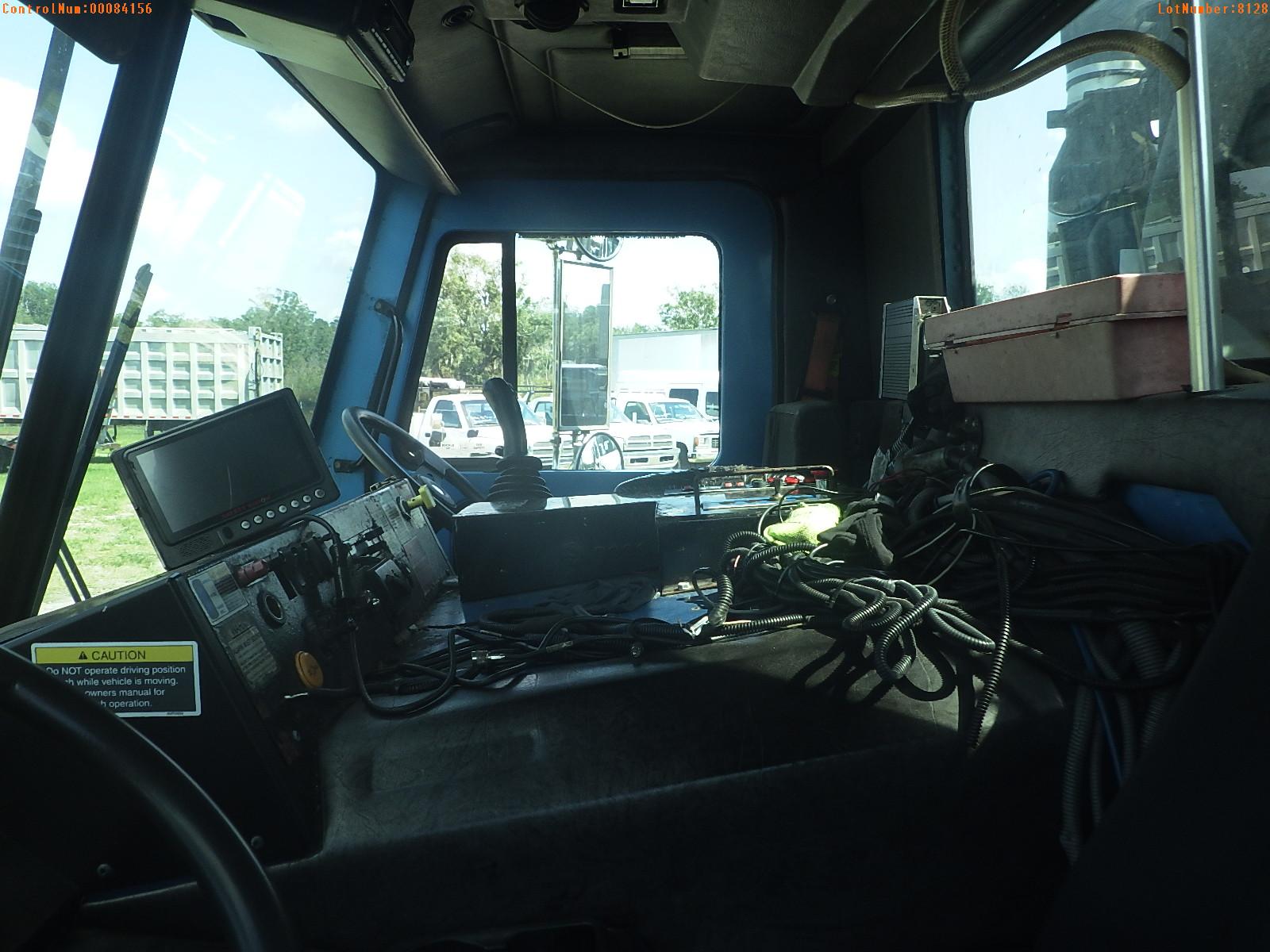 11-08128 (Trucks-Garbage)  Seller:Private/Dealer 2011 MACK LEU613