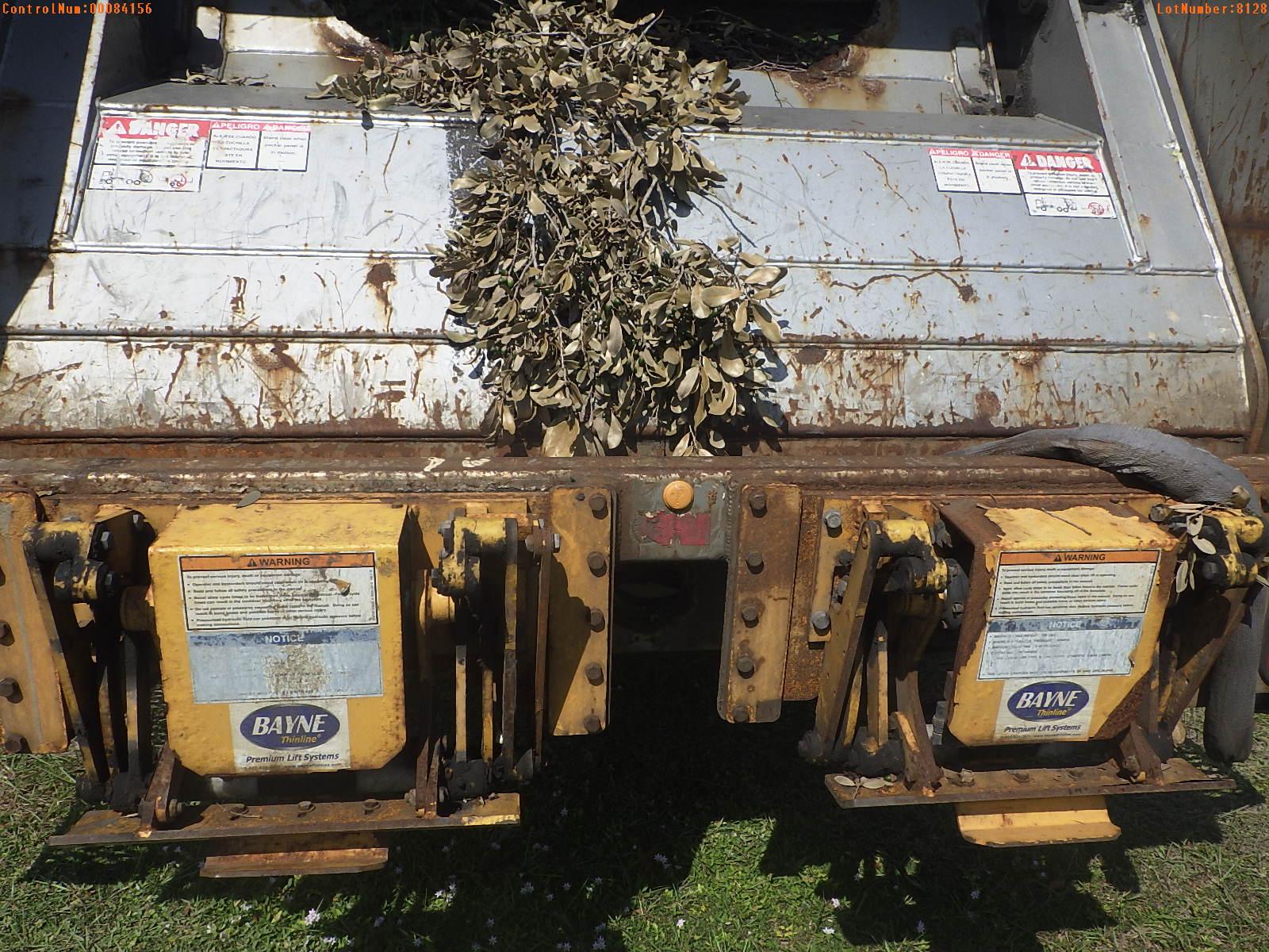 11-08128 (Trucks-Garbage)  Seller:Private/Dealer 2011 MACK LEU613