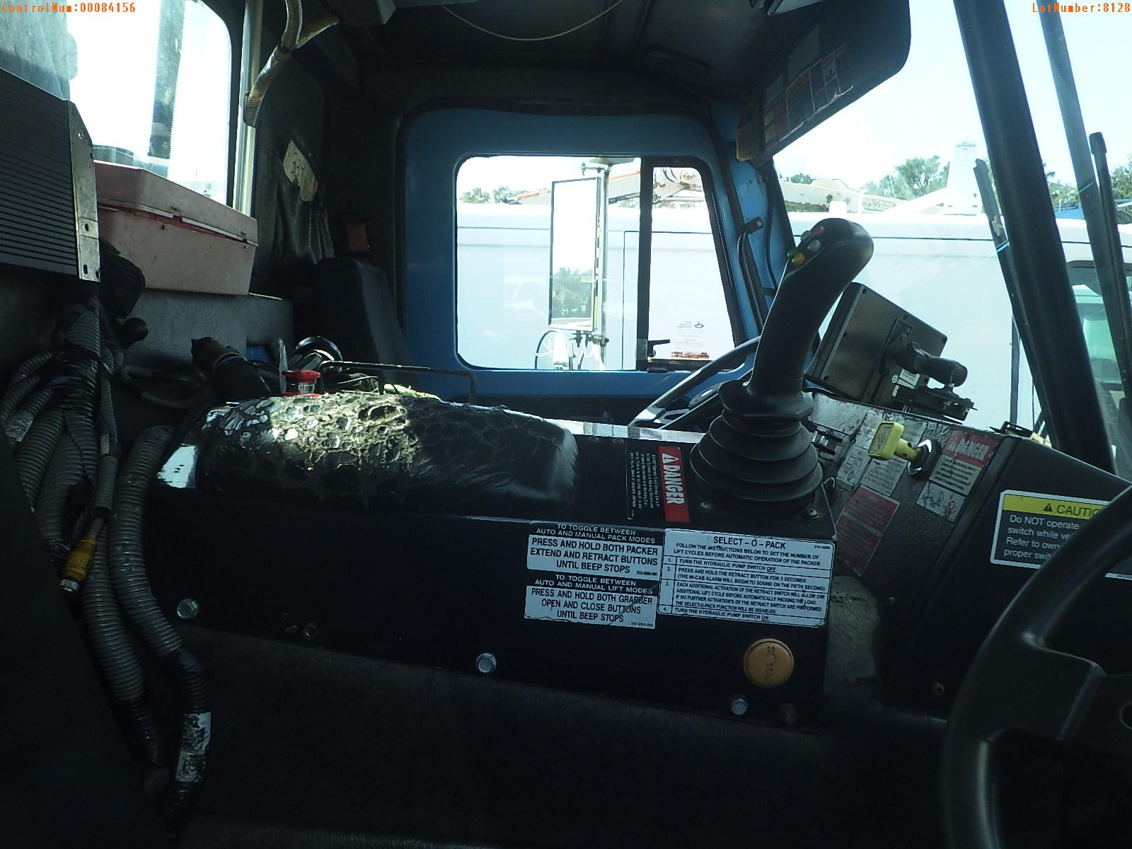11-08128 (Trucks-Garbage)  Seller:Private/Dealer 2011 MACK LEU613
