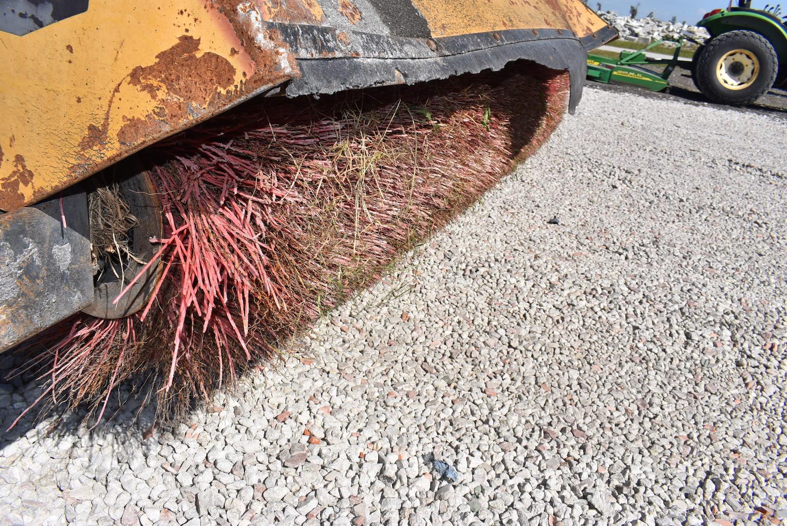2015 Kubota MX5200F Broom Sweeper Tractor