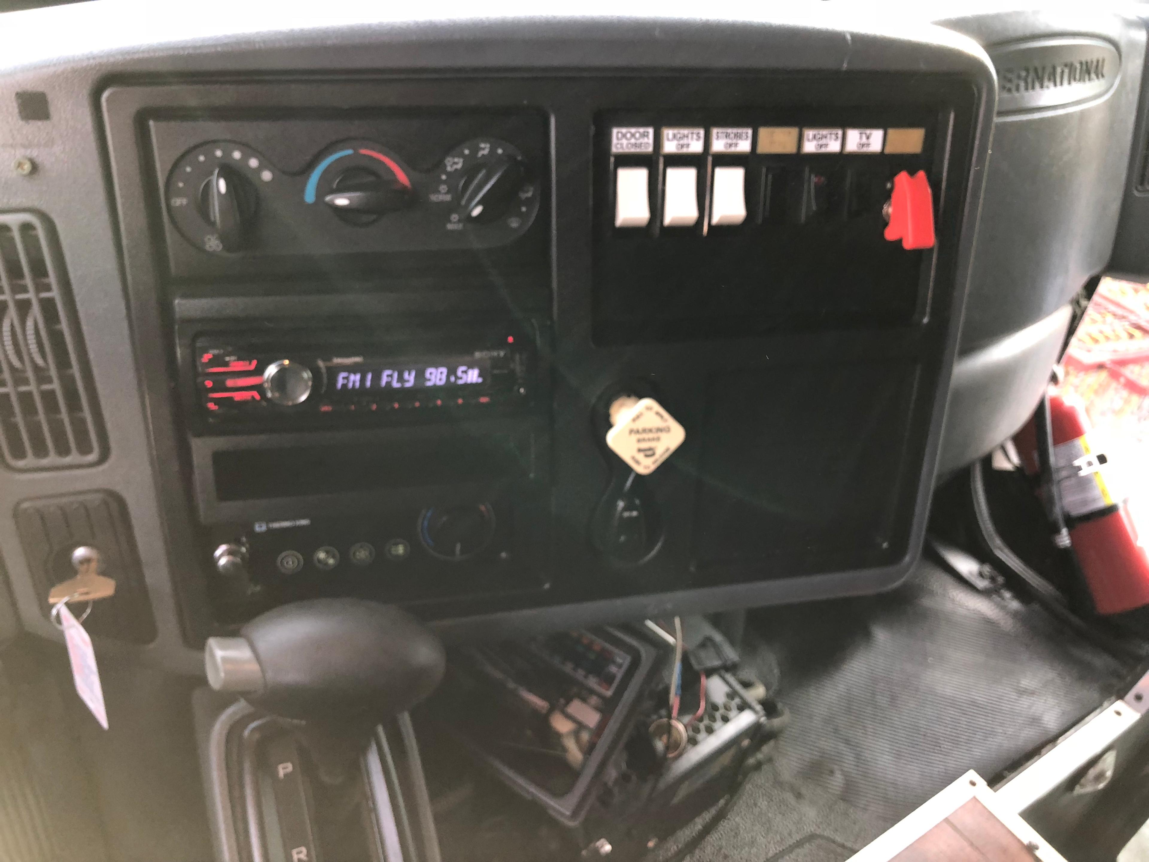 2004 International 3200 Limo Bus
