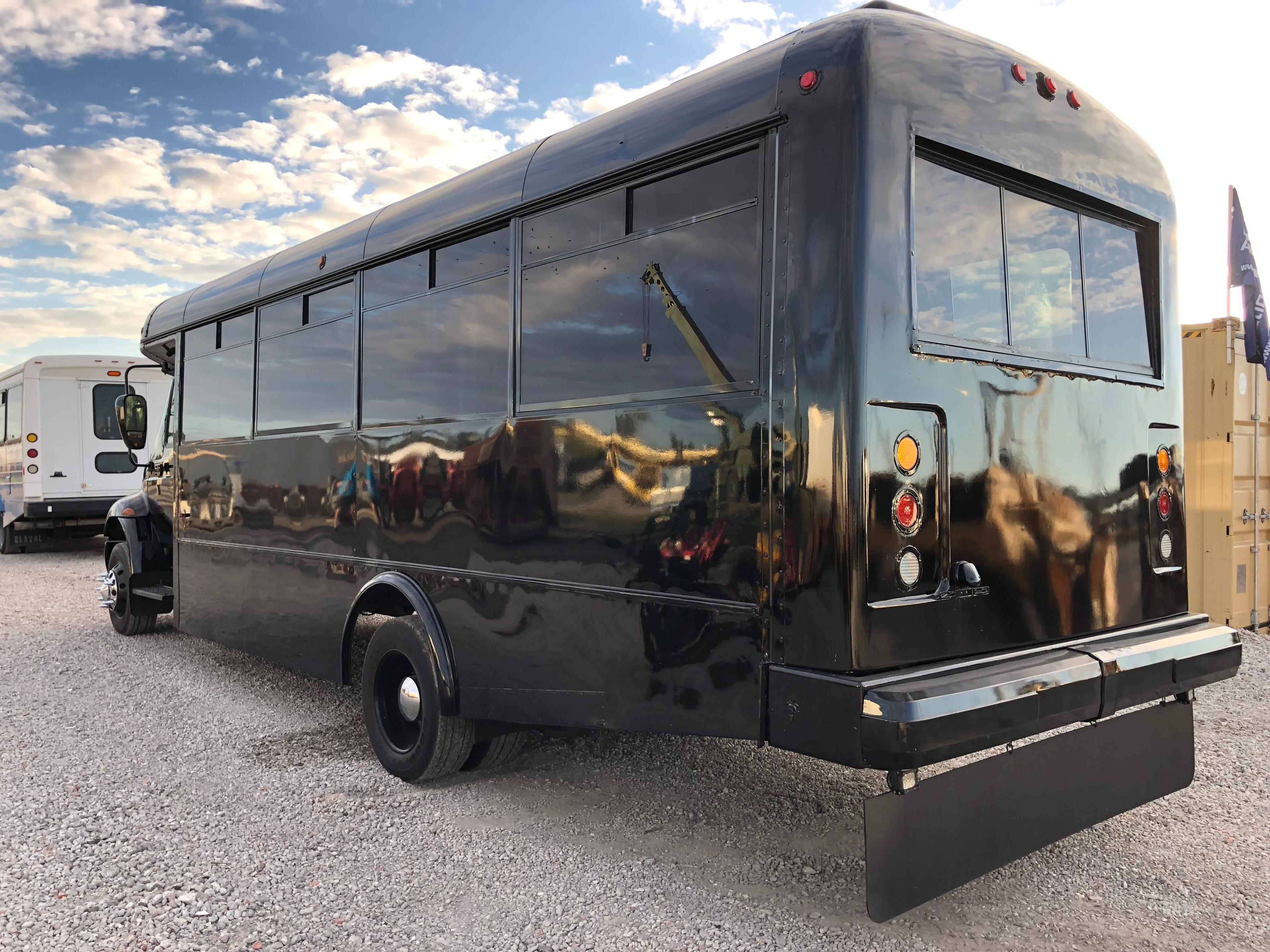 2004 International 3200 Limo Bus