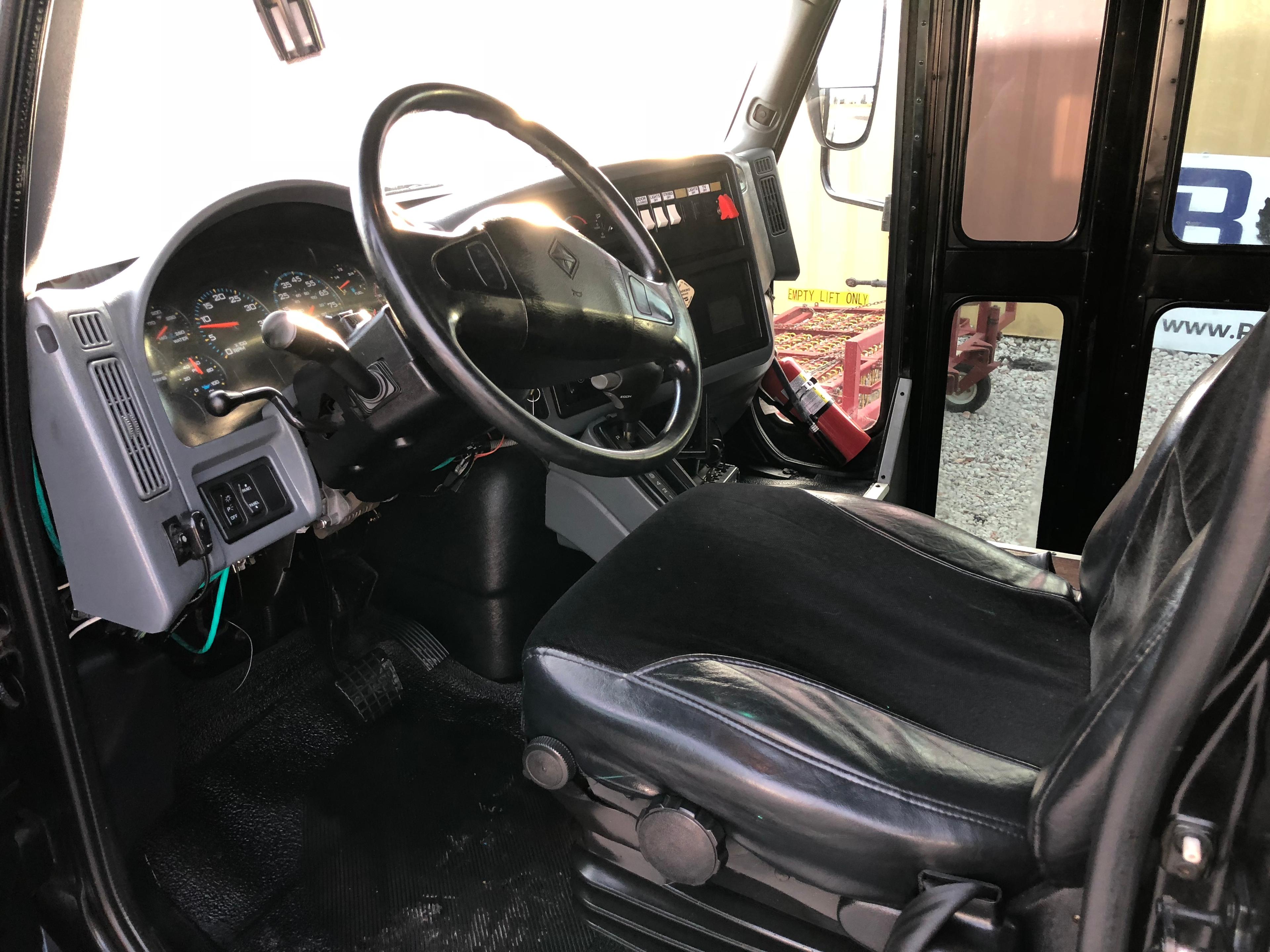 2004 International 3200 Limo Bus
