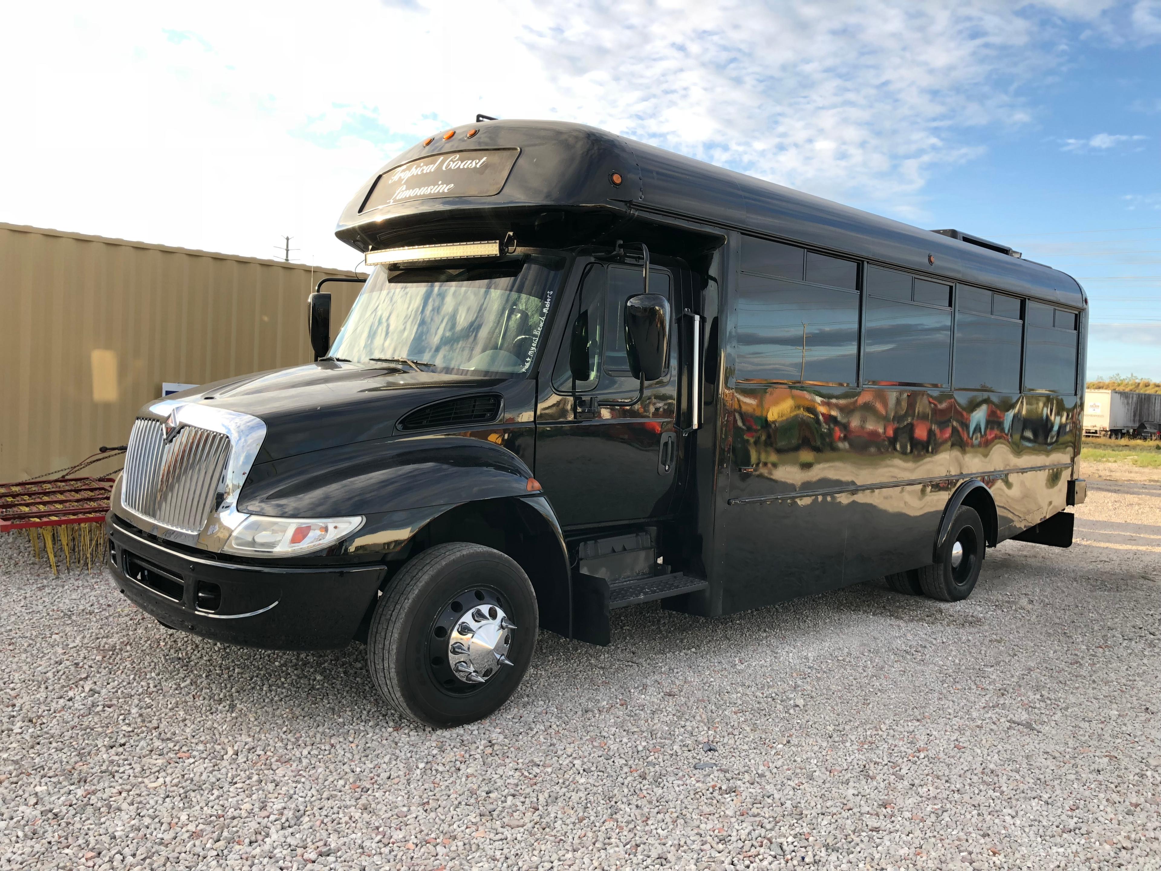 2004 International 3200 Limo Bus