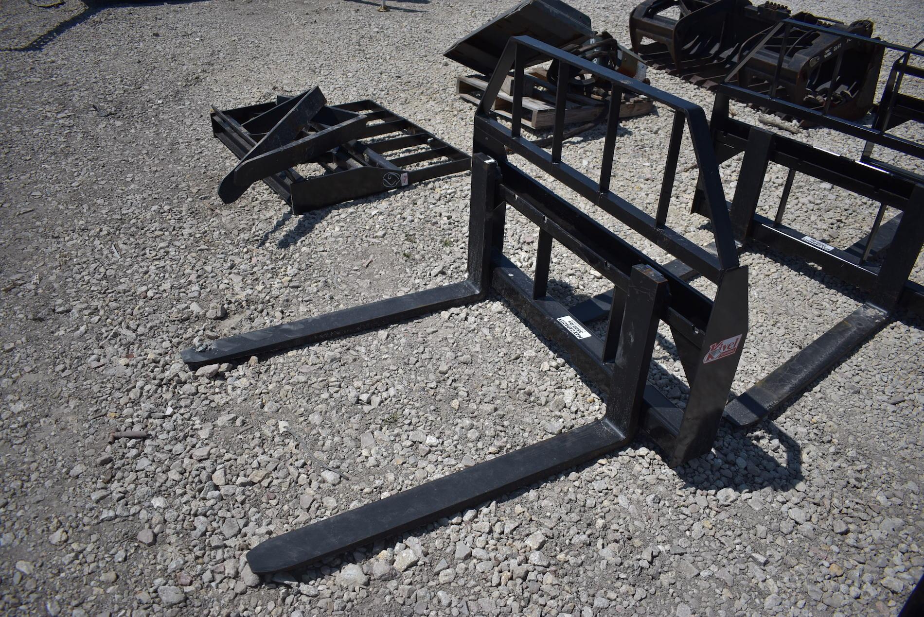 42in Skid Steer Forks Attachment Unused Item