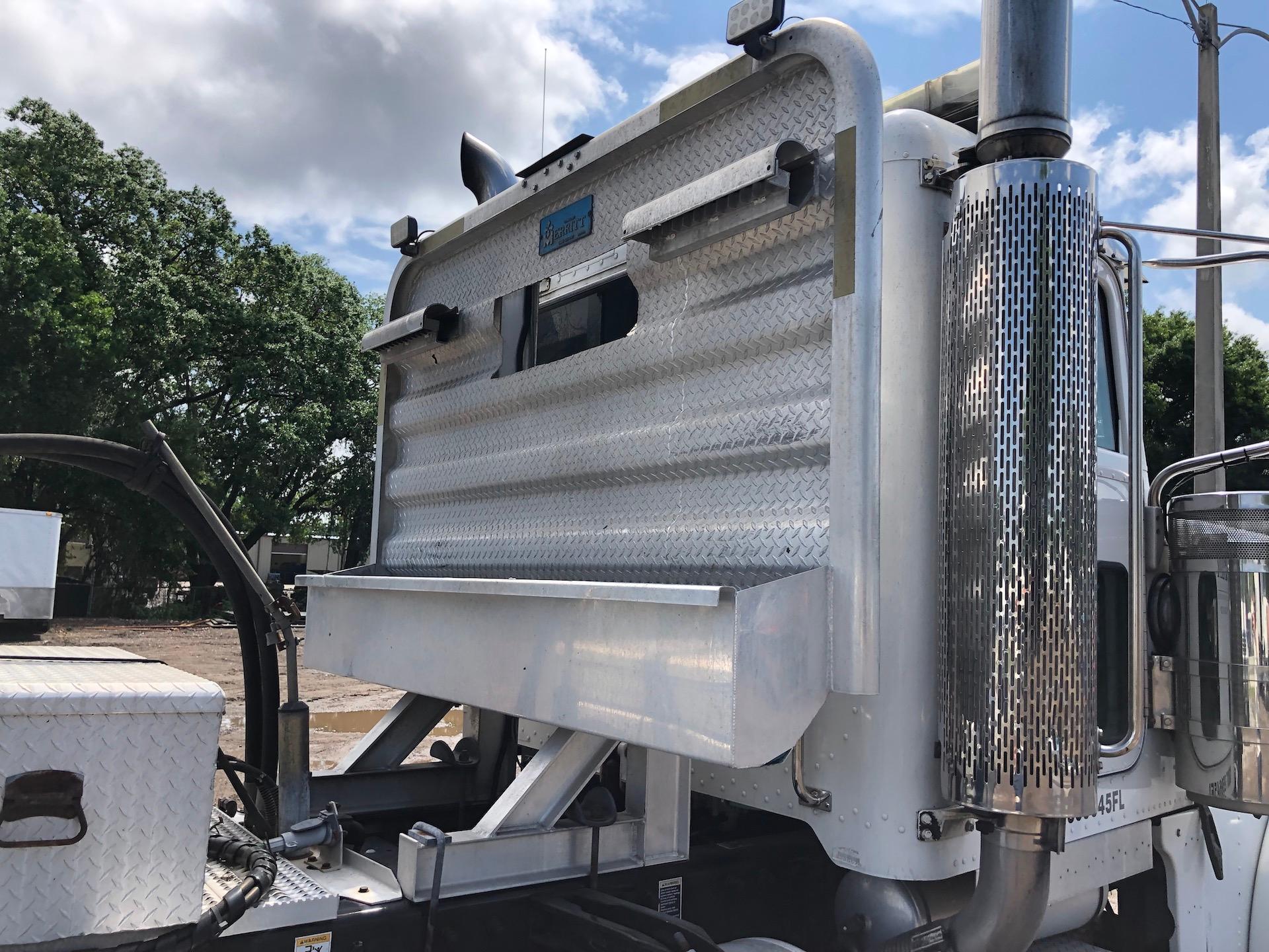 2005 Peterbilt 379 Tri Axle Truck Tractor (wetkit)