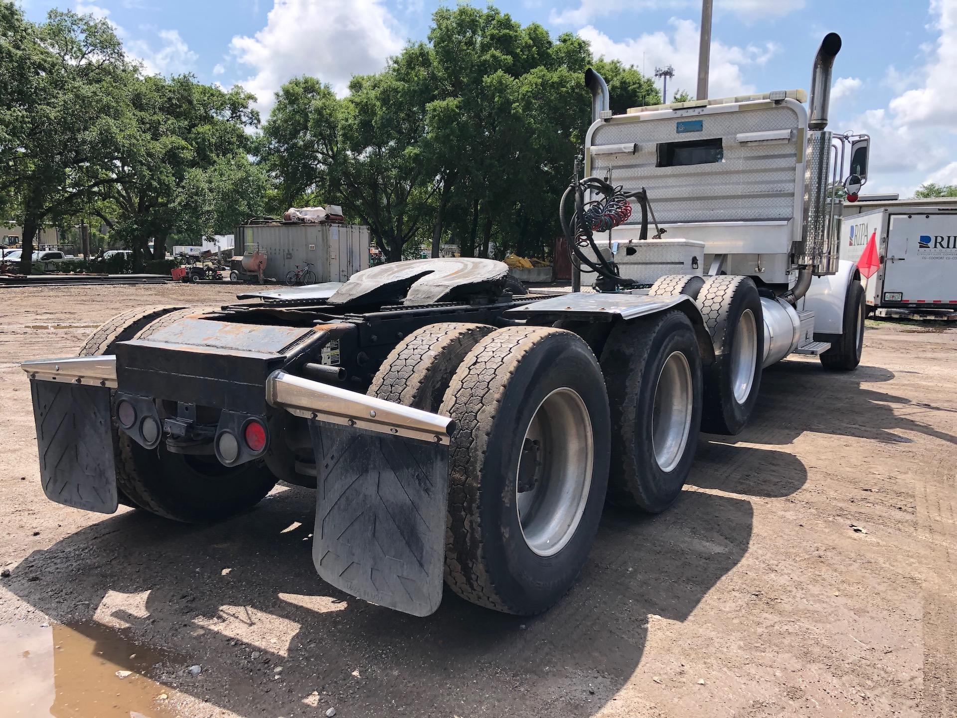 2005 Peterbilt 379 Tri Axle Truck Tractor (wetkit)