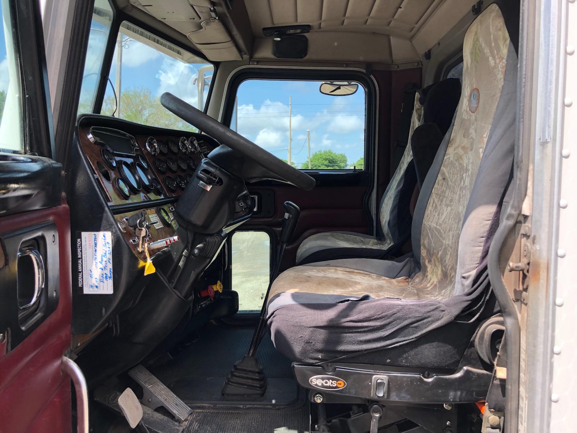 2005 Peterbilt 379 Tri Axle Truck Tractor (wetkit)