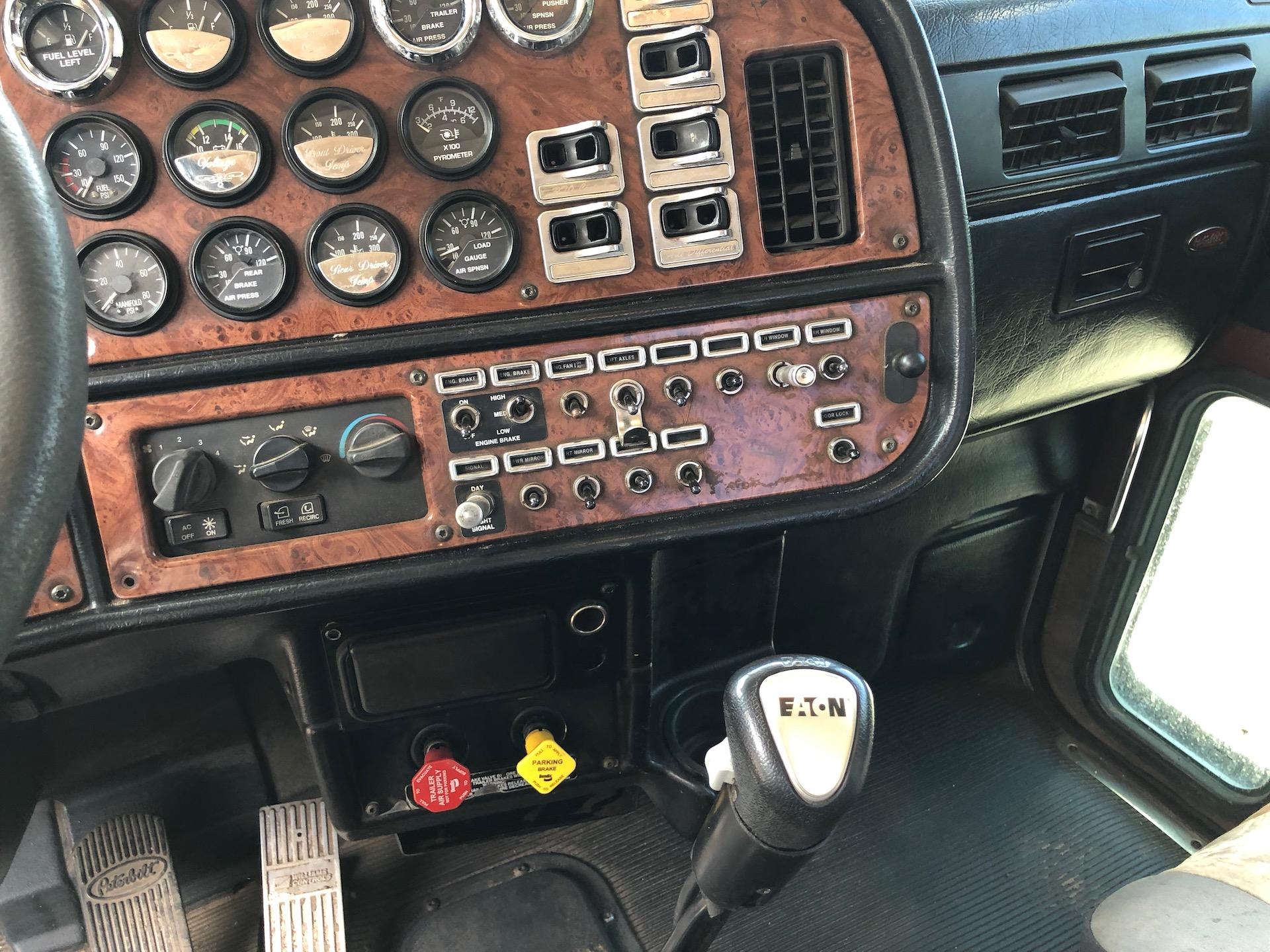 2005 Peterbilt 379 Tri Axle Truck Tractor (wetkit)