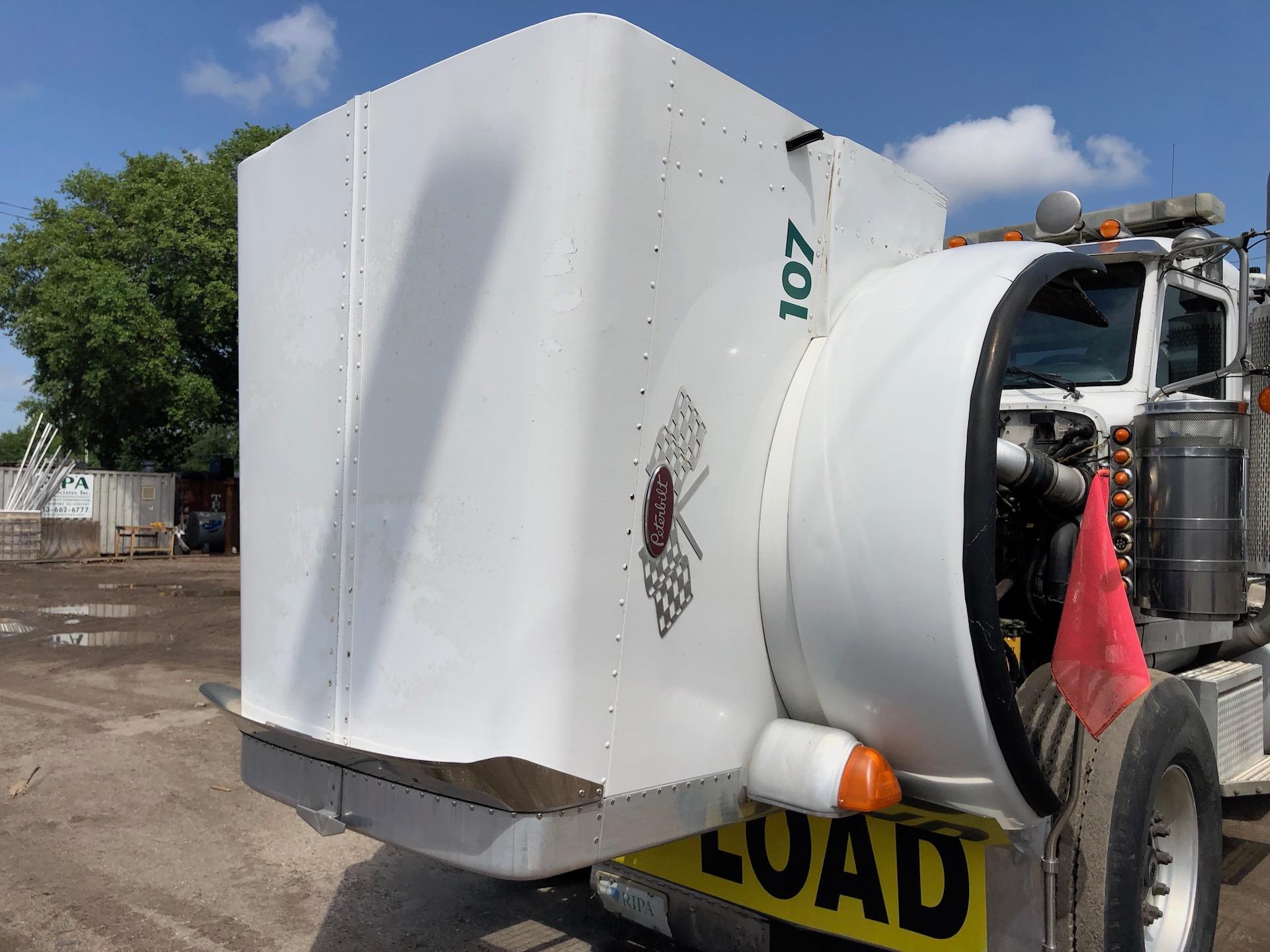 2005 Peterbilt 379 Tri Axle Truck Tractor (wetkit)
