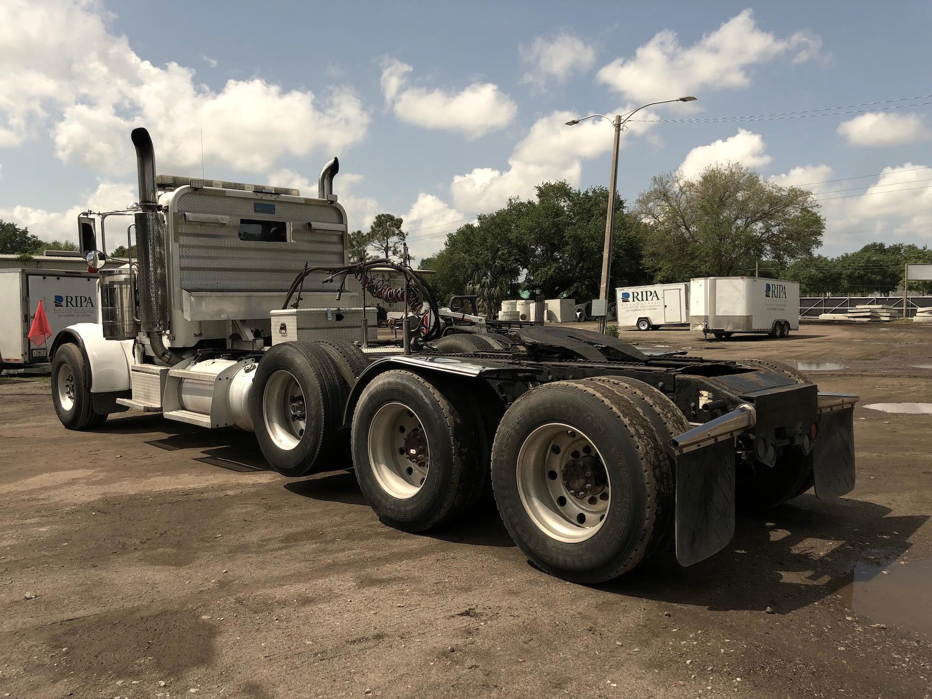 2005 Peterbilt 379 Tri Axle Truck Tractor (wetkit)