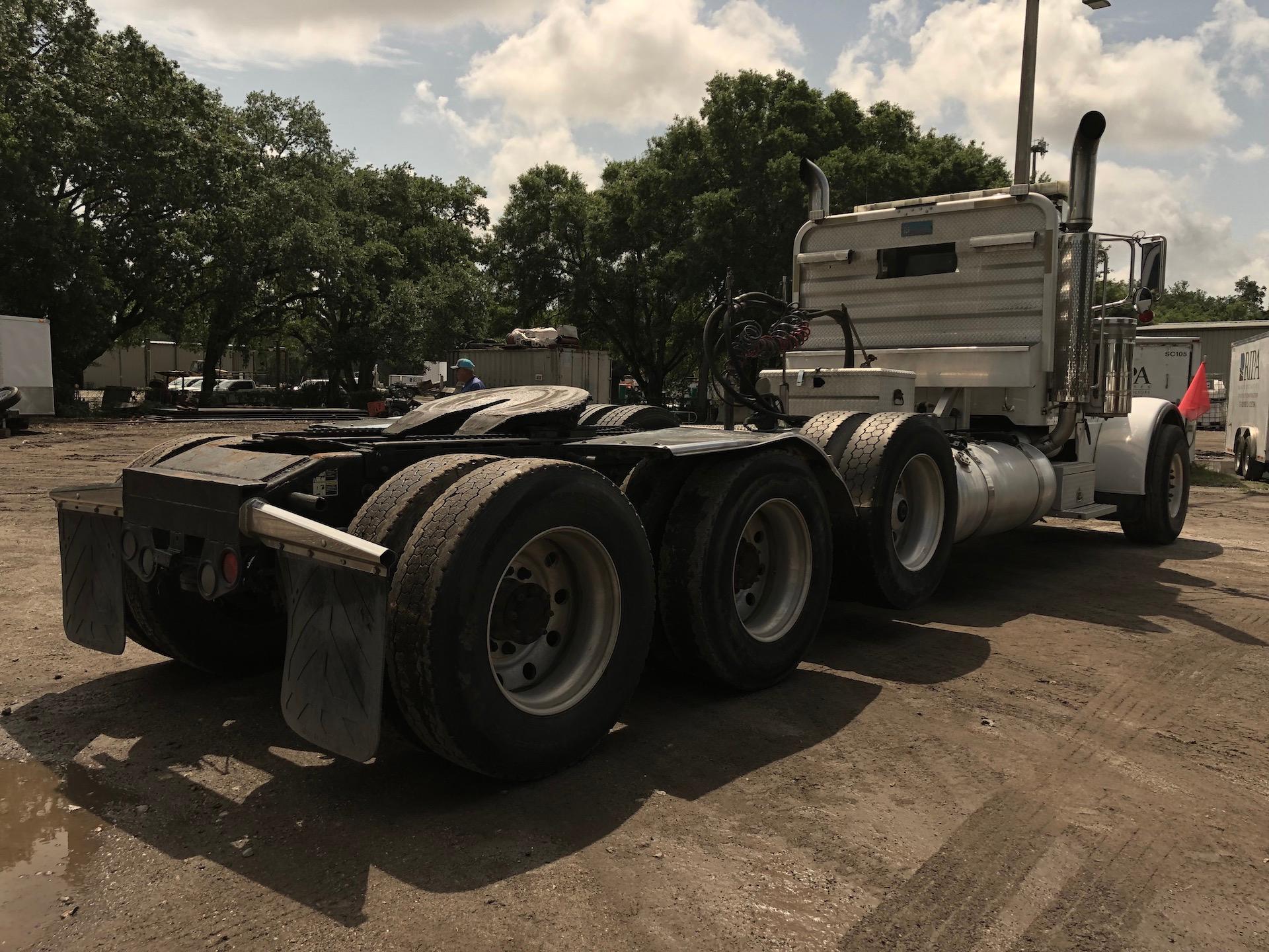 2005 Peterbilt 379 Tri Axle Truck Tractor (wetkit)