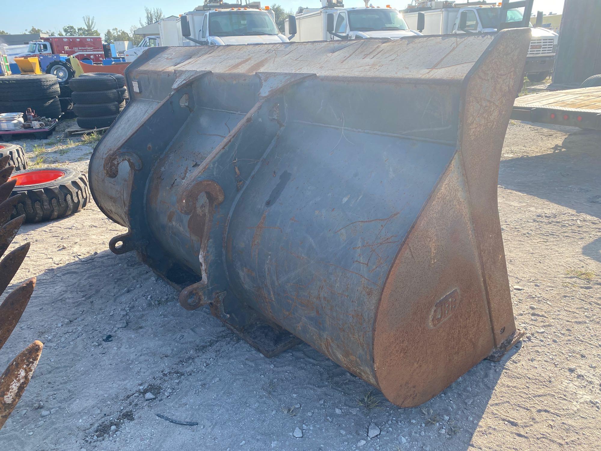 Paladin JD 3 Yard Quick Coupler Wheel Loader Bucket Attachment 100in