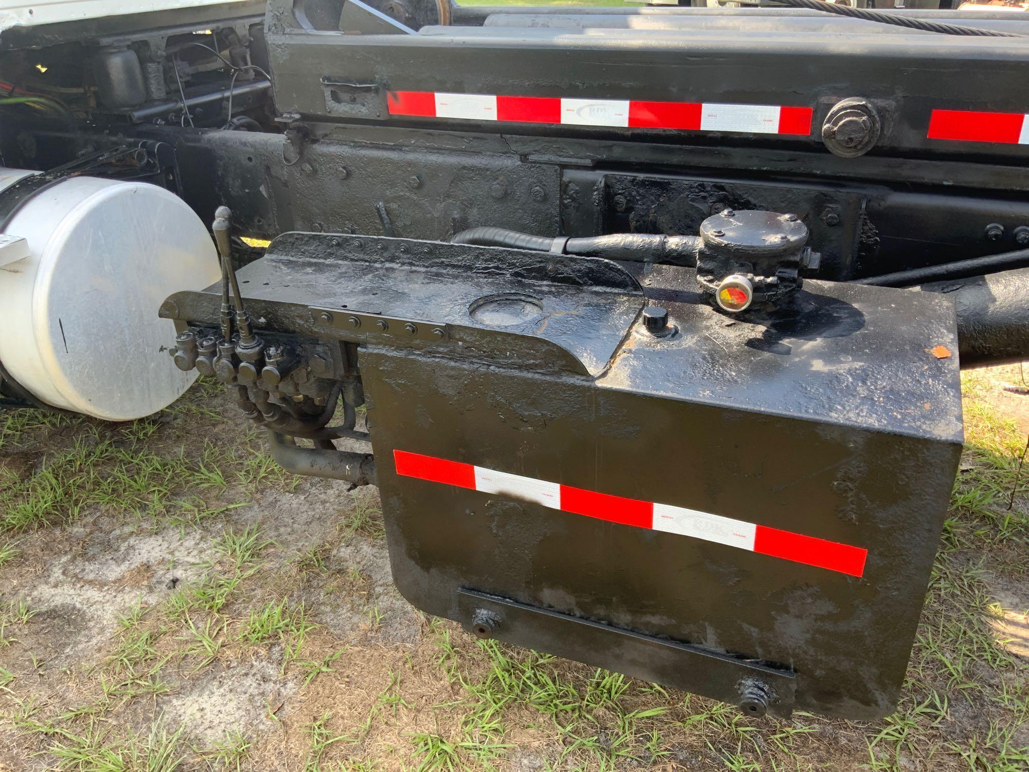 2007 Sterling L9500 T/A Rolloff Truck