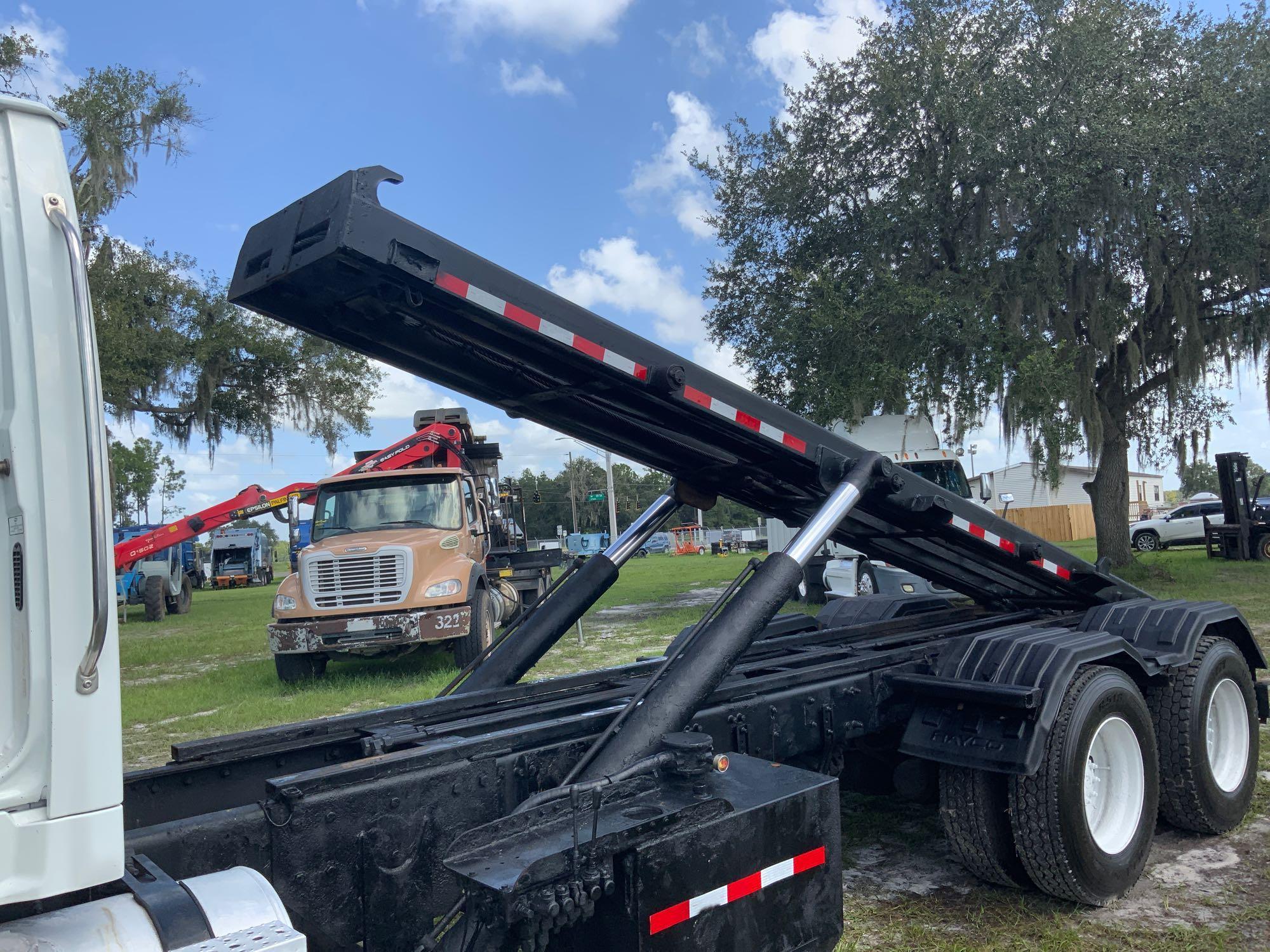 2007 Sterling L9500 T/A Rolloff Truck