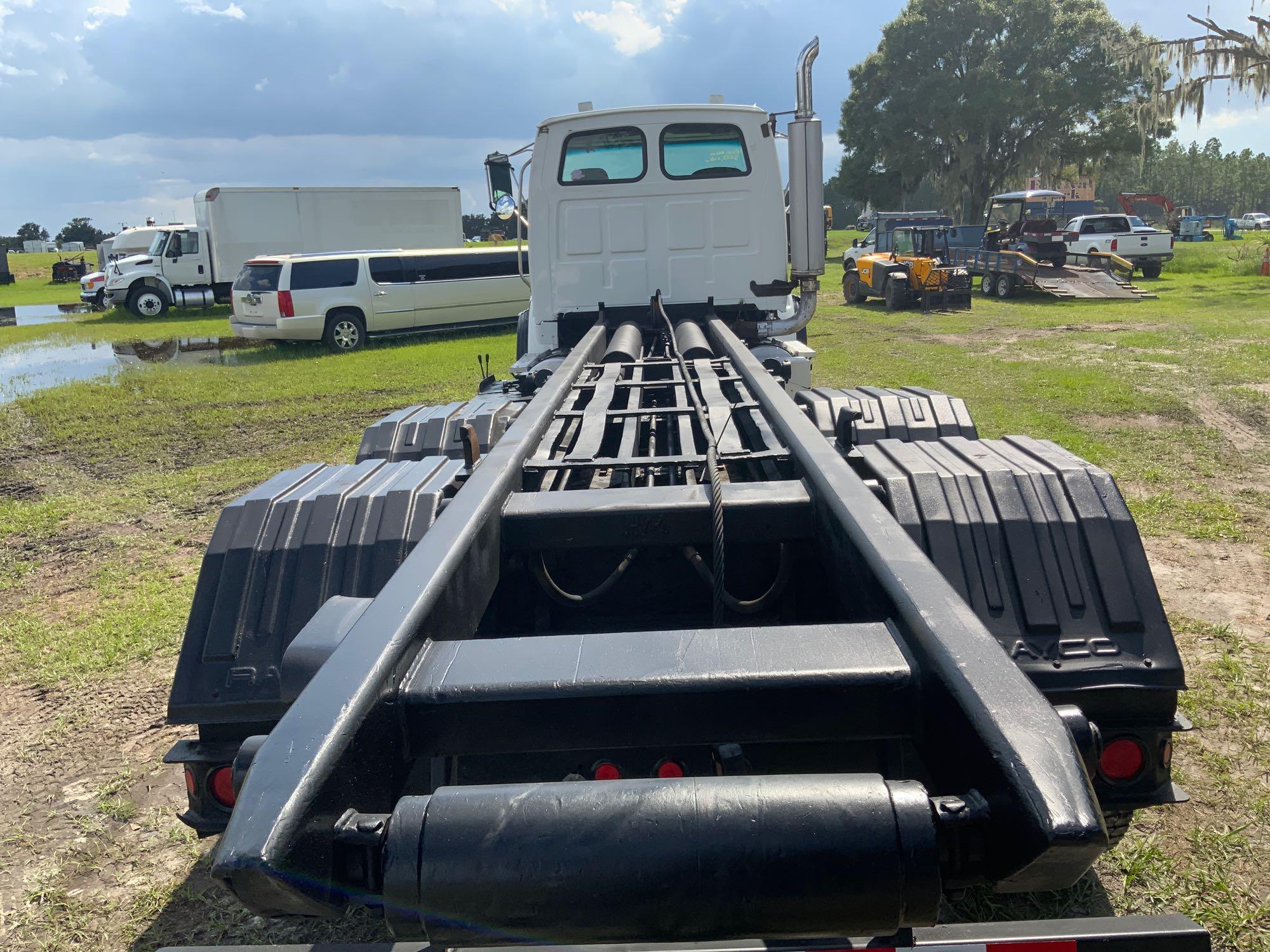 2007 Sterling L9500 T/A Rolloff Truck