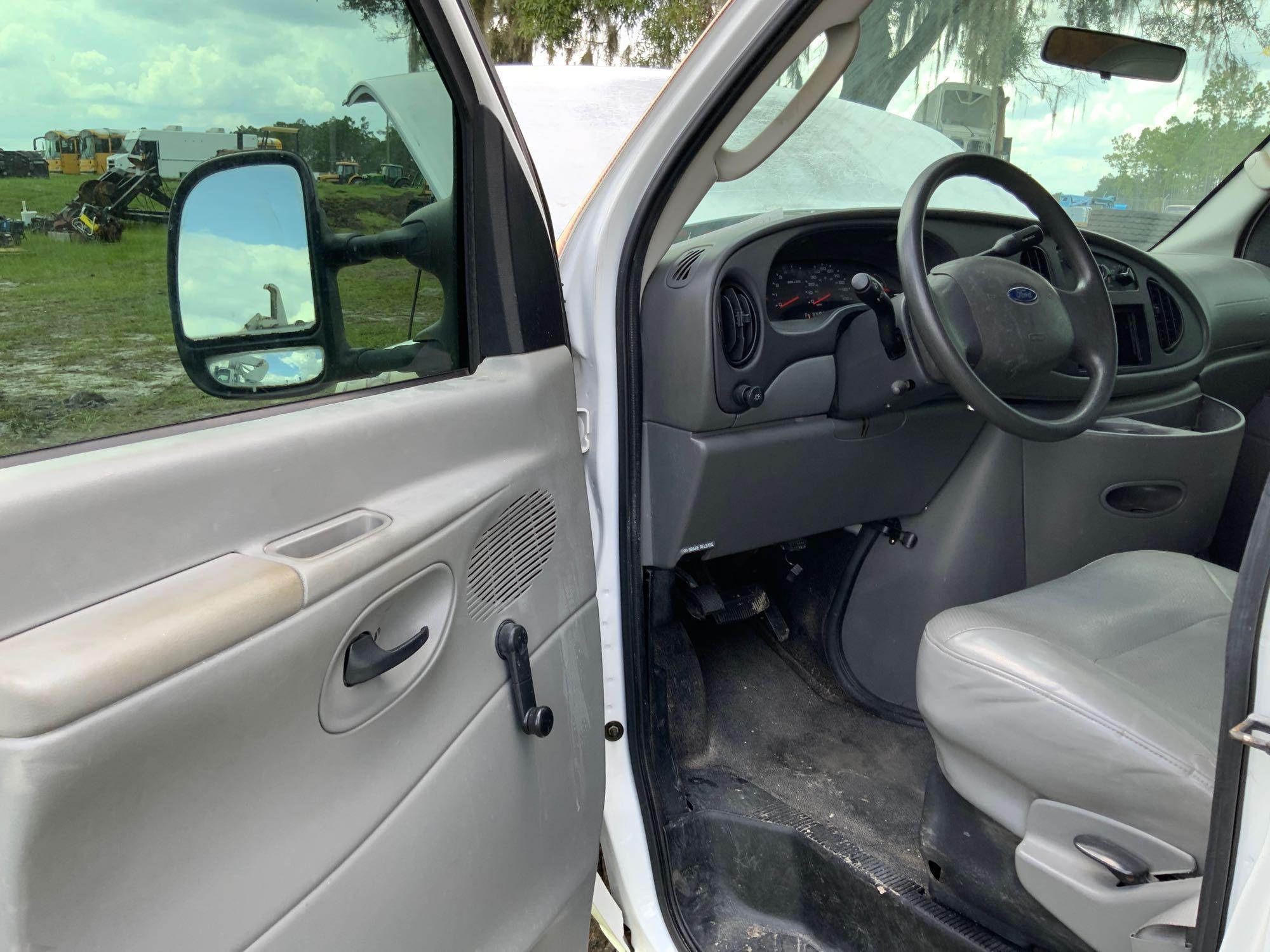 2005 Ford Econoline Box Van