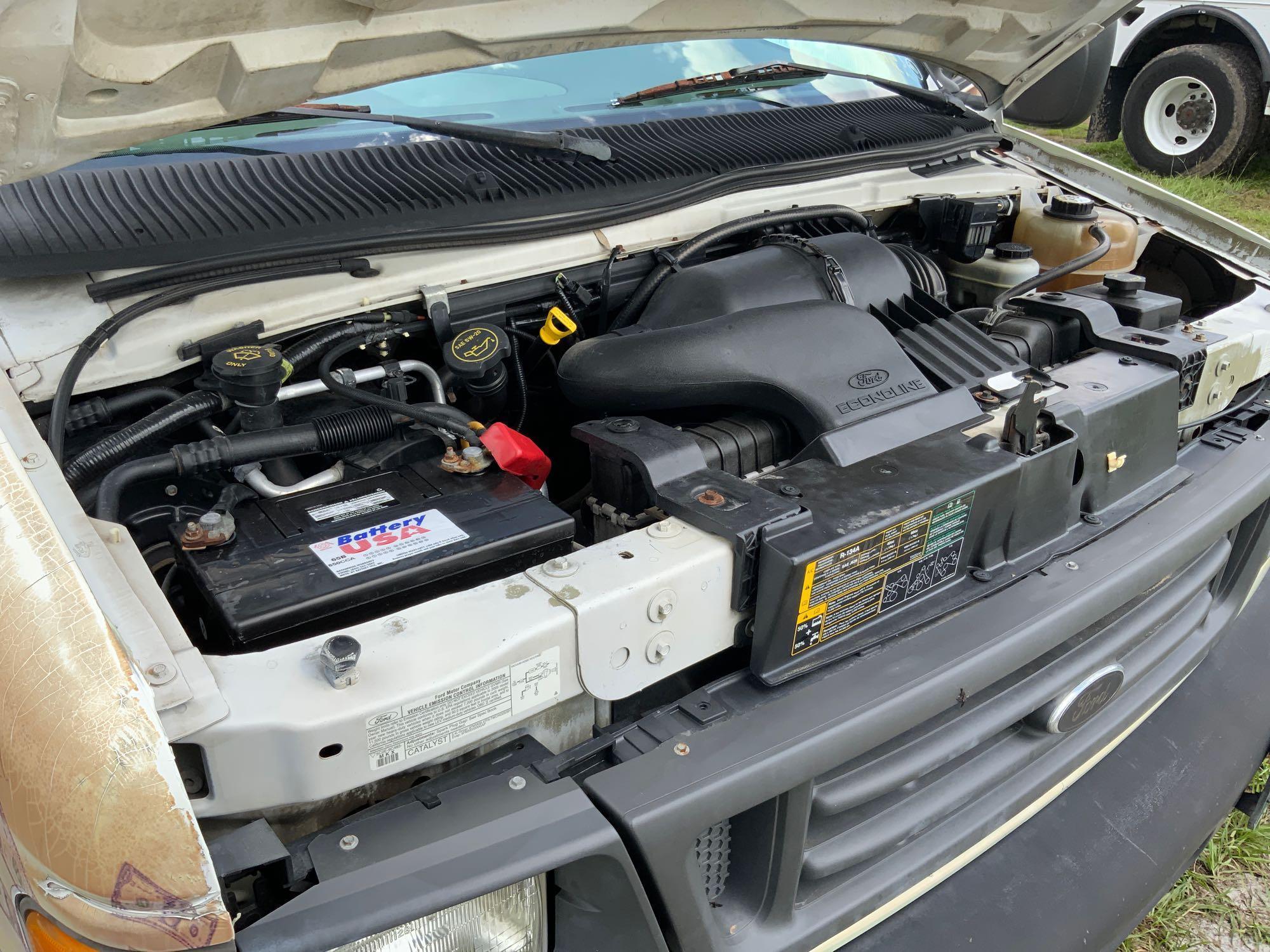 2005 Ford Econoline Box Van