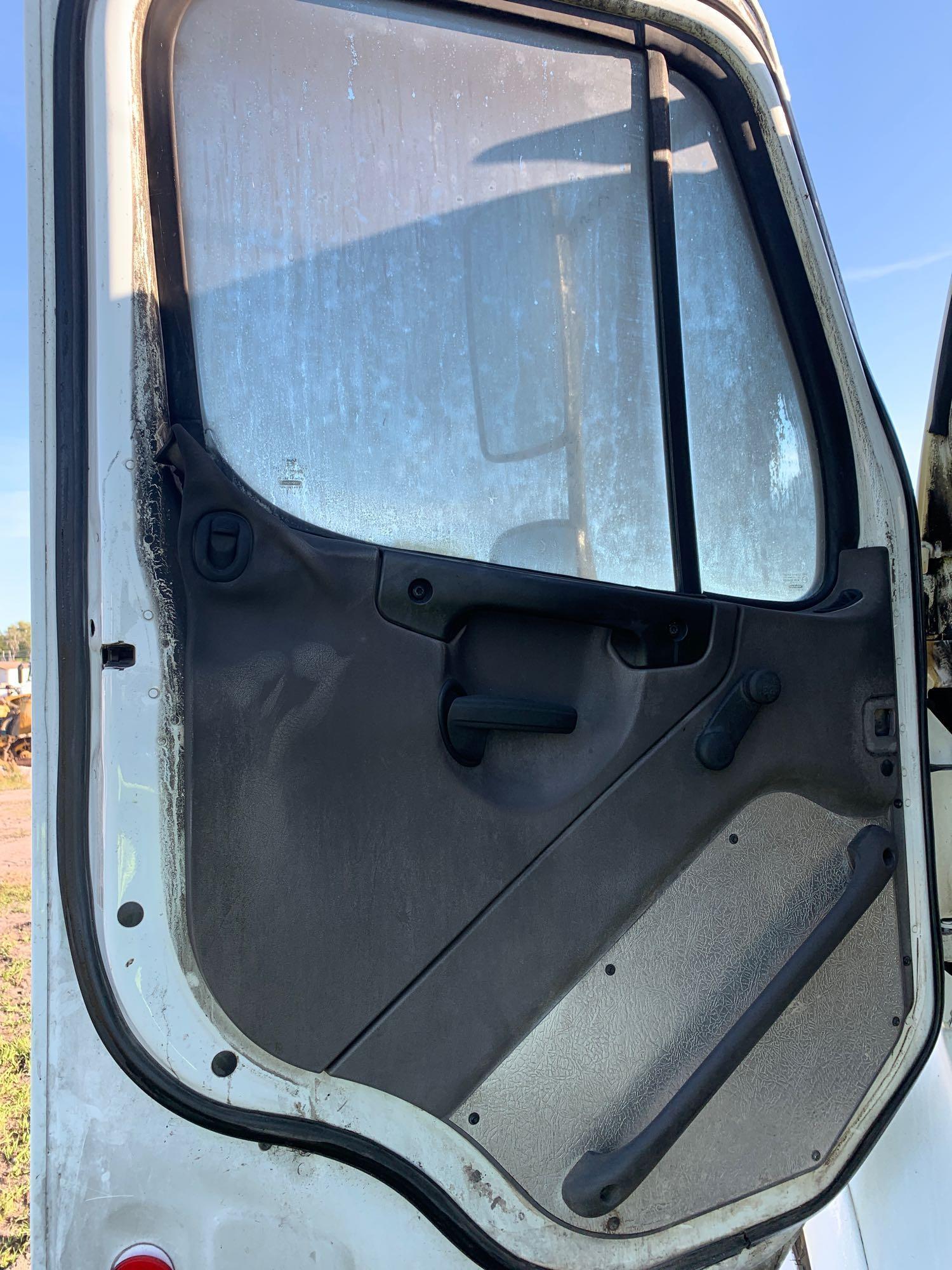 2014 Freightliner M2 T/A Truck Tractor
