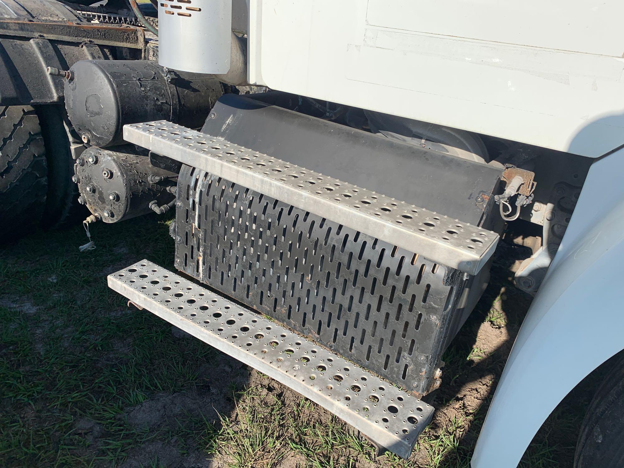2014 Freightliner M2 T/A Truck Tractor