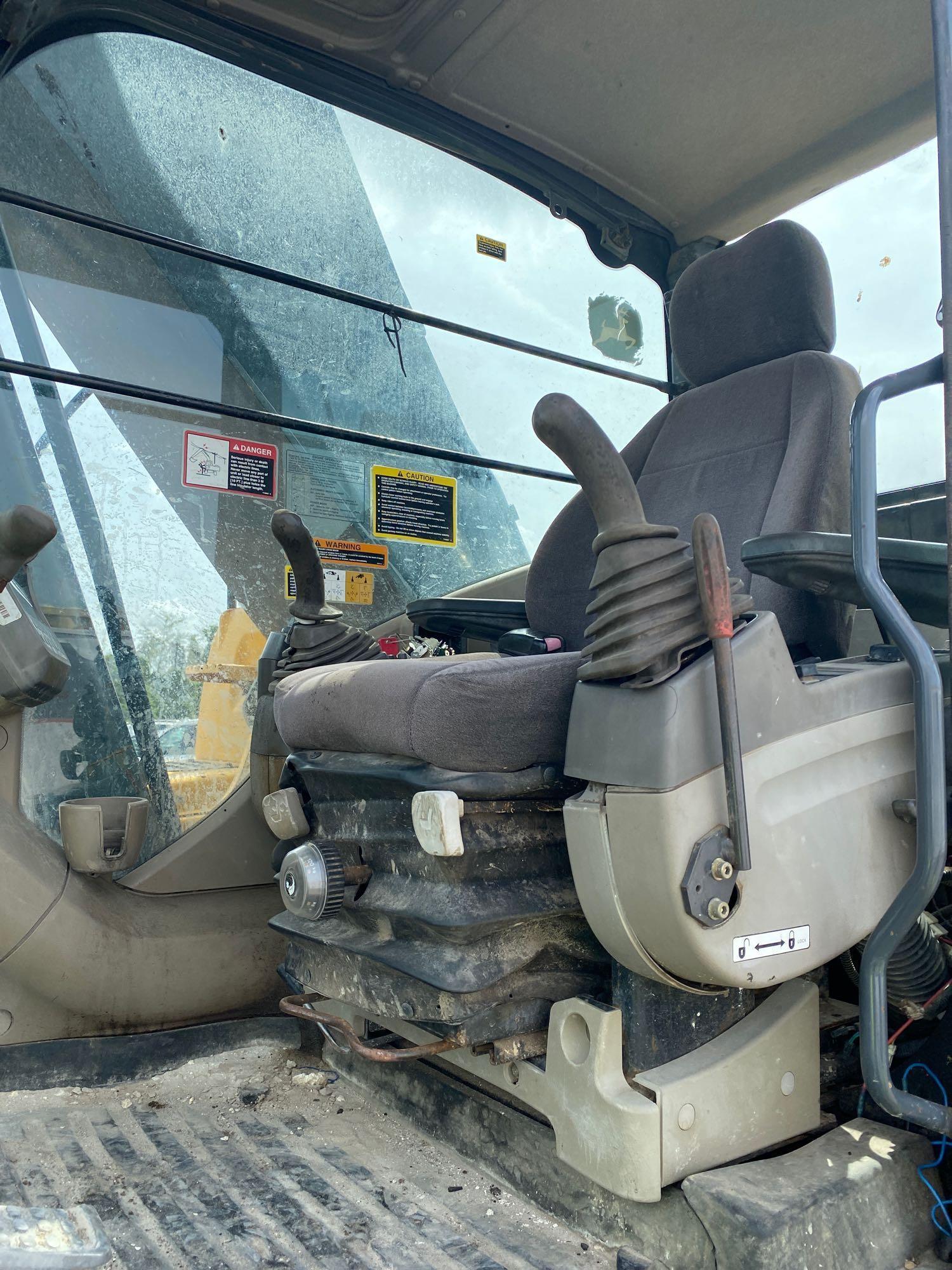 John Deere 350D LC Hydraulic Excavator