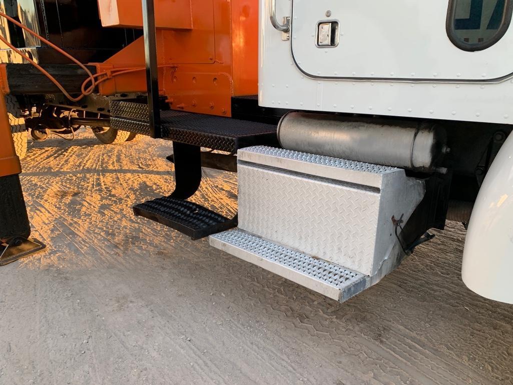 2004 Peterbilt 330 Grapple Truck
