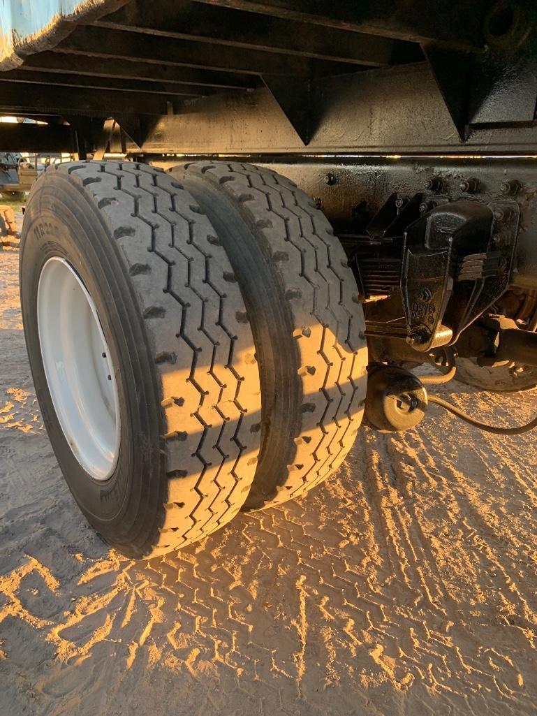 2004 Peterbilt 330 Grapple Truck