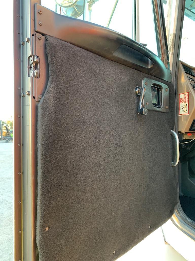 2004 Peterbilt 330 Grapple Truck