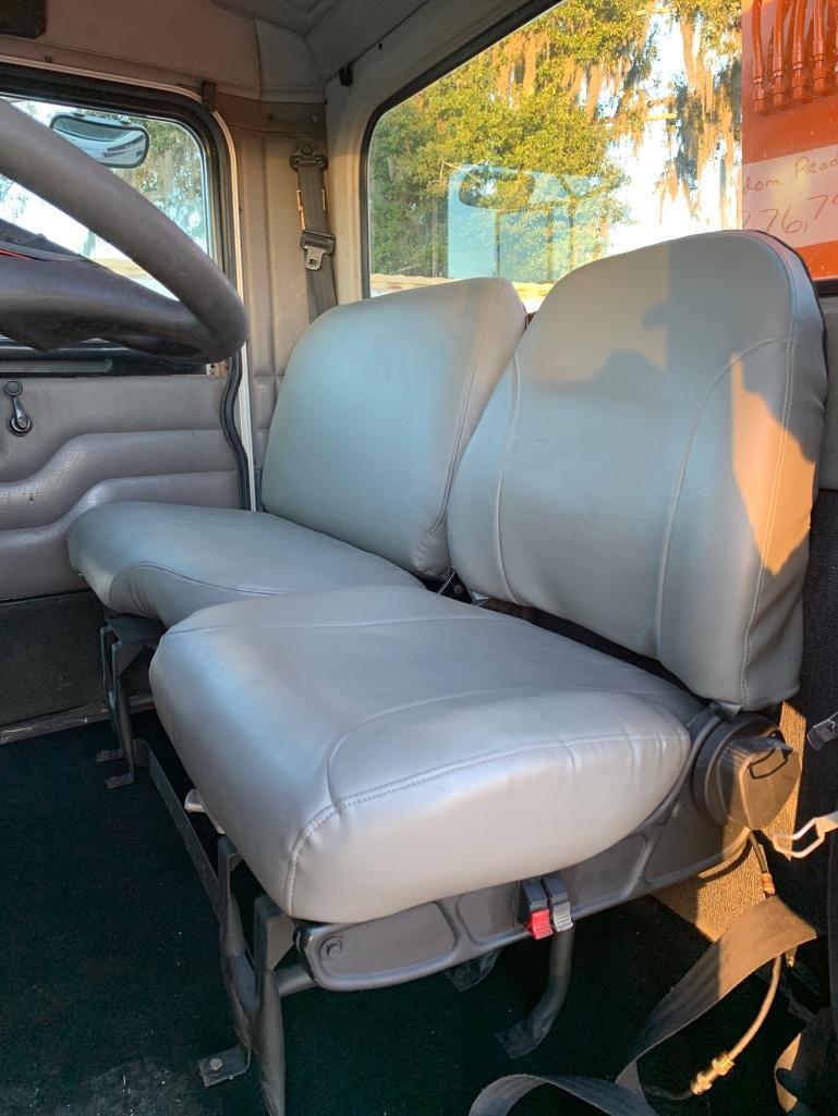 2004 Peterbilt 330 Grapple Truck
