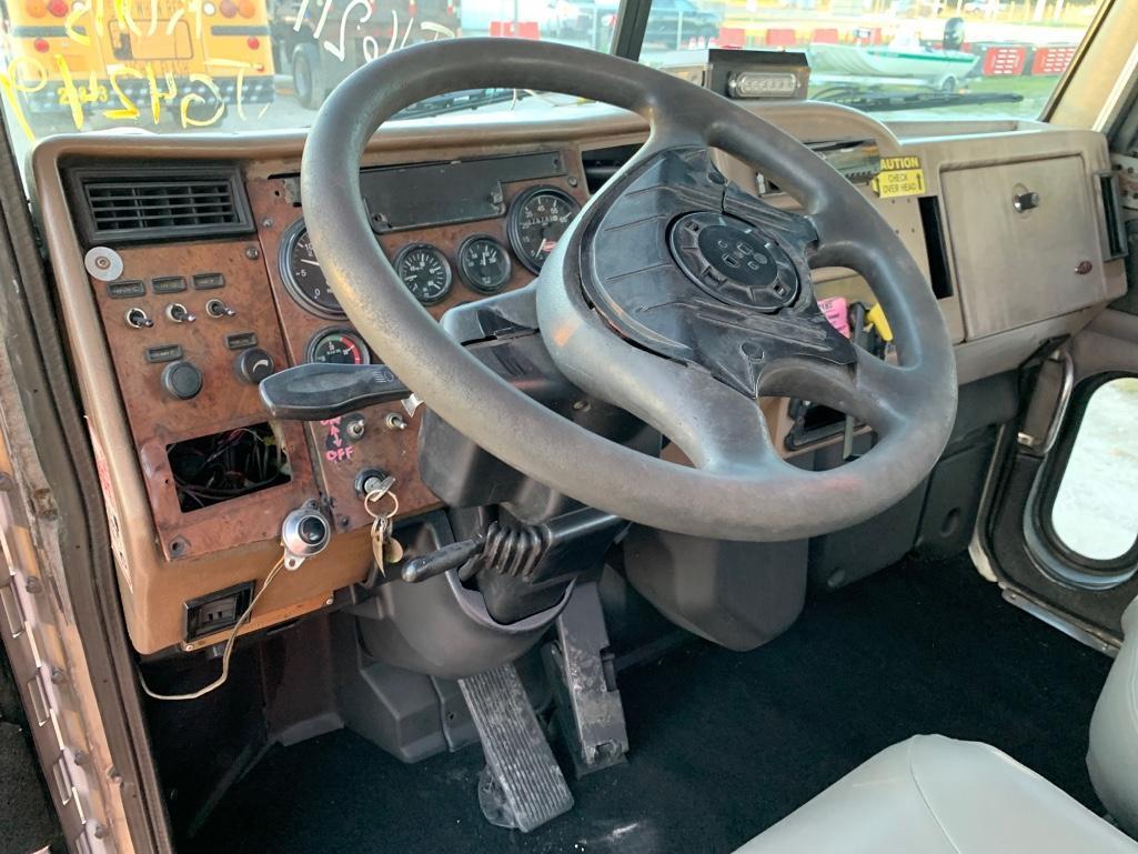 2004 Peterbilt 330 Grapple Truck