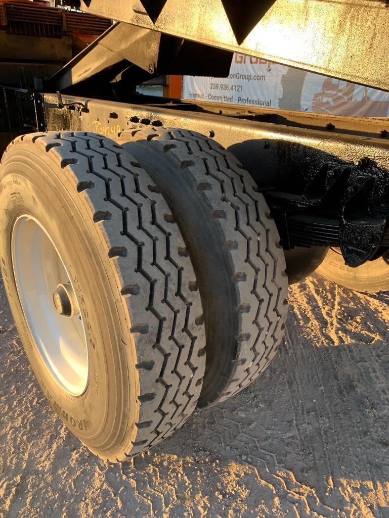 2004 Peterbilt 330 Grapple Truck