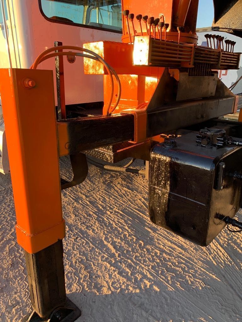 2004 Peterbilt 330 Grapple Truck