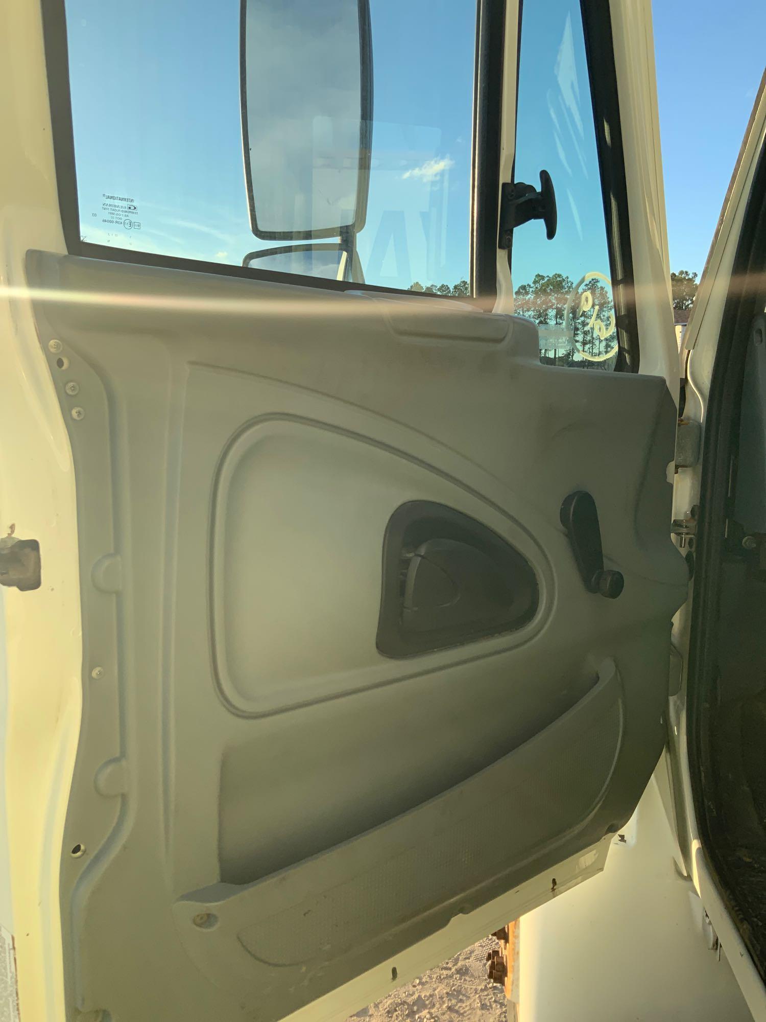 2004 International 4400 Open Sides Box Truck